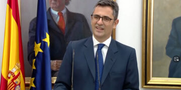 El ministro Bolaños reprocha a la Conferencia Episcopal «alinearse con la derecha» y pide «neutralidad política»