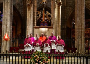 Cuatro nuevos canónigos toman posesión en la Catedral de Barcelona