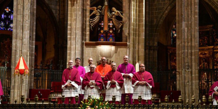 Cuatro nuevos canónigos toman posesión en la Catedral de Barcelona