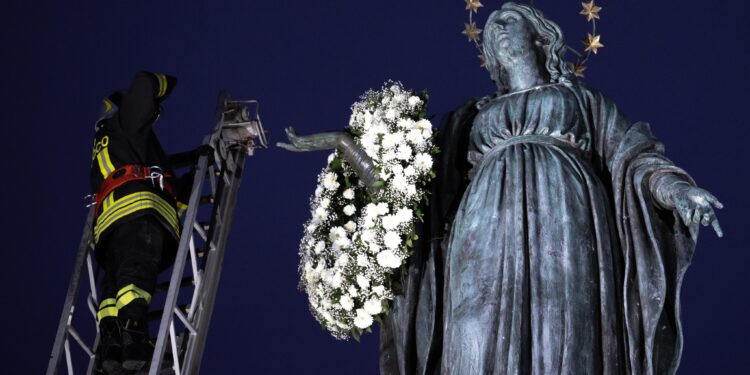 El Papa va al corazón de Roma para rezar ante la columna de la Inmaculada Concepción