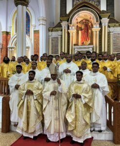 Dos nuevos Padres Escolapios en la India 2 598568310 1171702805035805 5382035584024525455 n