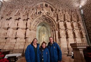 La comisión fallera "Faro Mar" visita el Santo Cáliz de Valencia en su año Jubilar 3 606451600 1439095988221183 6919609260769556530 n