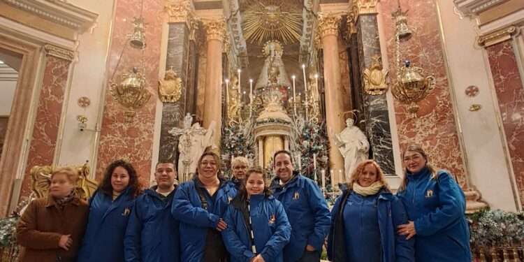La comisión fallera "Faro Mar" visita el Santo Cáliz de Valencia en su año Jubilar 1 La comisión fallera "Faro Mar" visita el Santo Cáliz de Valencia en su año Jubilar