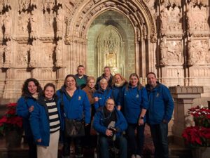 La comisión fallera "Faro Mar" visita el Santo Cáliz de Valencia en su año Jubilar 2 608519686 1439096154887833 7195978048976417715 n
