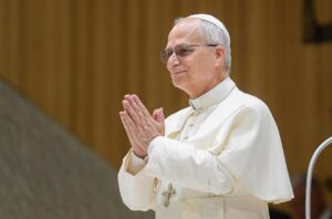 La comisión fallera "Faro Mar" visita el Santo Cáliz de Valencia en su año Jubilar 4 Leon XIV 1