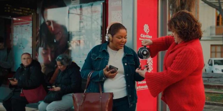 Cáritas Valencia lanza una campaña creativa 1 Cáritas Valencia lanza una campaña creativa para visibilizar que «una vida digna no debería ser cuestión de suerte”