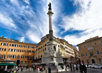El Papa visitará la estatua de la Santísima Virgen Maria en la famosa Plaza de España de Roma el próximo 8 de diciembre