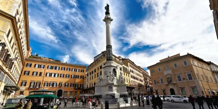 El Papa visita hoy la estatua de la Santísima Virgen Maria en la Plaza de España de Roma 1 El Papa visitará la estatua de la Santísima Virgen Maria en la famosa Plaza de España de Roma el próximo 8 de diciembre