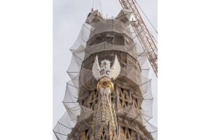 Avances decisivos en la Sagrada Familia: instalados los cuatro brazos horizontales de la cruz de la torre de Jesucristo 2 Sagrada Familia 2