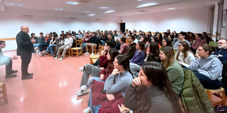 El Arzobispo de Valencia y los Obispos auxiliares continúan la visita pastoral en Torrent, Paiporta y Picanya 1 El Arzobispo de Valencia y los Obispos auxiliares continúan la visita pastoral en Torrent, Paiporta y Picanya