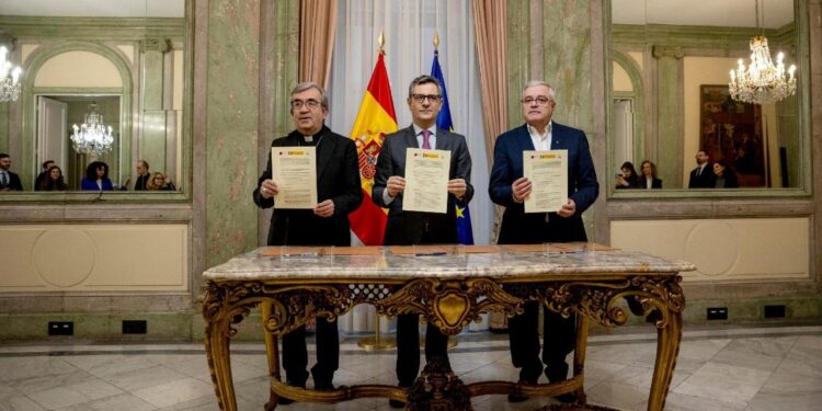 España y la Iglesia católica firman un acuerdo para indemnizar a las víctimas de abusos sexuales