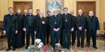 El Arzobispo de Valencia recibe a los sacerdotes valencianos residentes en Roma con motivo de la Navidad