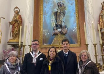 Lo Rat Penat presente en la bendición de la restauración de la Capilla de la Mare de Deu del Carmen