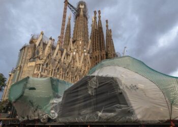 La Iglesia más alta del mundo, la Sagrada Familia, toca el cielo