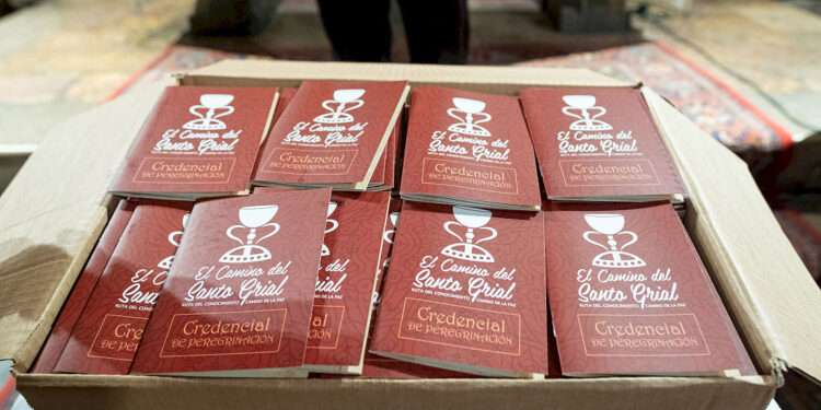 Bendición de las credenciales de la primera peregrinación por el Año Jubilar del Santo Cáliz de los jóvenes de la Provincia eclesiástica