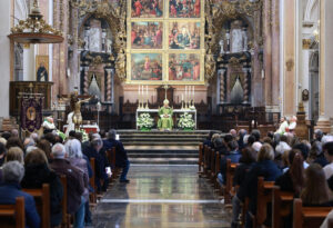 La imagen del Santísimo Cristo del Salvador del Cabanyal en Valencia recorre las calles de Ciutat Vella 3 cristo salvador catedral zayas 3