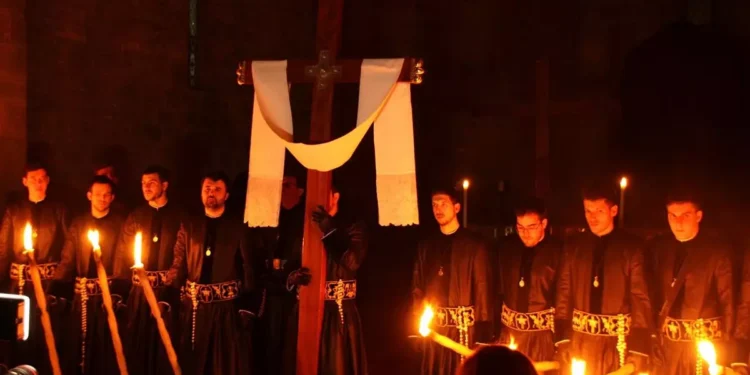 Sagunto en vilo: La "Sangre" se atrinchera en la tradición y desafía al Estado