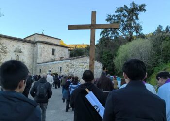 Más de 600 fieles participan en el Vía Crucis diocesano al Palancar