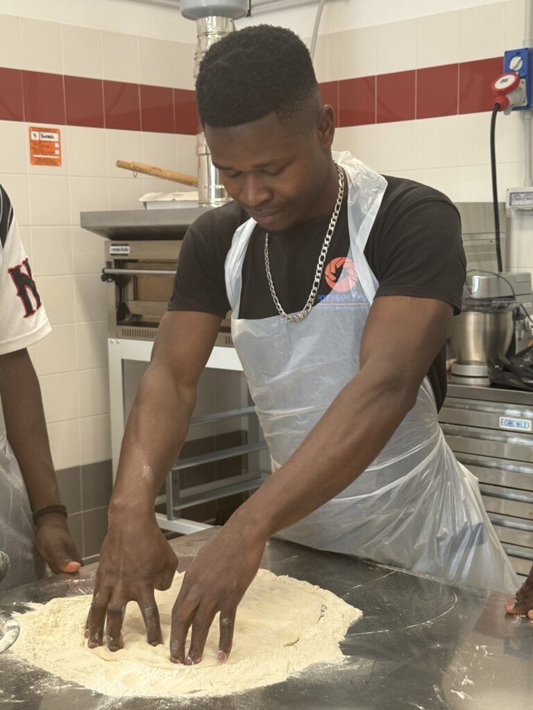 Curso práctico de Pizzeria promovido por Cáritas de la Diócesis de Roma 2 657316372 1444093671092237 924771428292378943 n