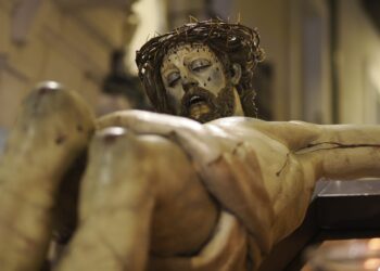 Gran fervor en Valladolid al paso de ‘La Sentencia’ y con la Procesión del Santísimo Cristo de los Trabajos