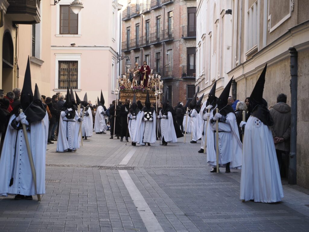 Gran fervor en Valladolid al paso de 'La Sentencia' y con la Procesión del Santísimo Cristo de los Trabajos 3 657441318 1379215934239924 3089631072248755495 n