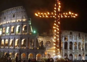 El Coliseo de Roma: de arena de mártires a epicentro de la fe en Semana Santa con el Vía Crucis