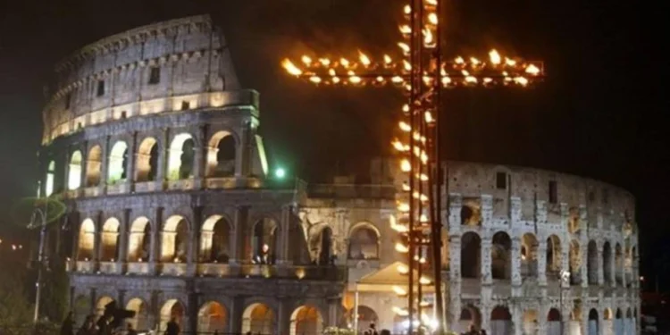 El Coliseo de Roma: de arena de mártires a epicentro de la fe en Semana Santa con el Vía Crucis