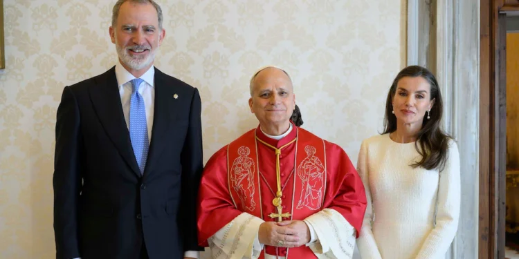 El Papa León XIV recibe a los Reyes de España: Cordialidad y agenda de paz en el Vaticano