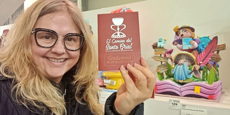 La V edición del Premio El Camino del Santo Grial reconoce el ninot infantil “Un bosc de llibres” 1 La V edición del Premio El Camino del Santo Grial reconoce el ninot infantil “Un bosc de llibres” de la Falla Ramiro de Maeztu – Els Lleons