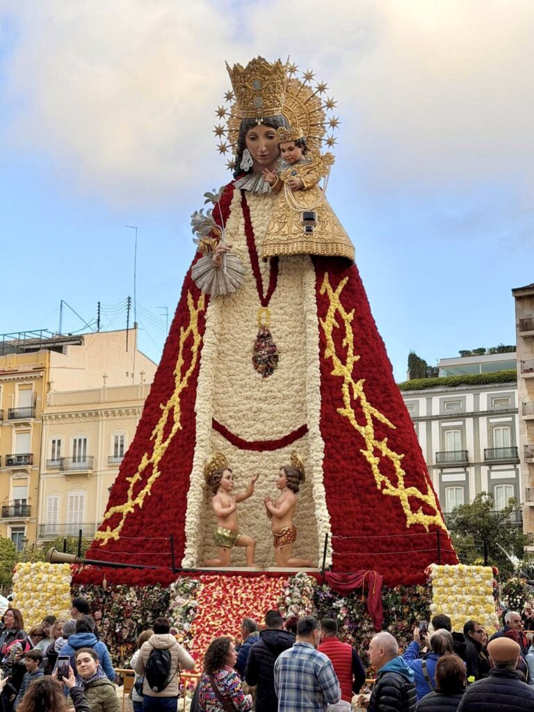 El manto de la "Geperudeta" busca el Récord Guinness como el tapiz floral más grande del mundo 3 HD3AvtfXwAAvH46