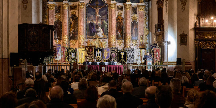 Gandia despierta su fervor: el estruendo de los tambores marca el inicio del camino al Centenario