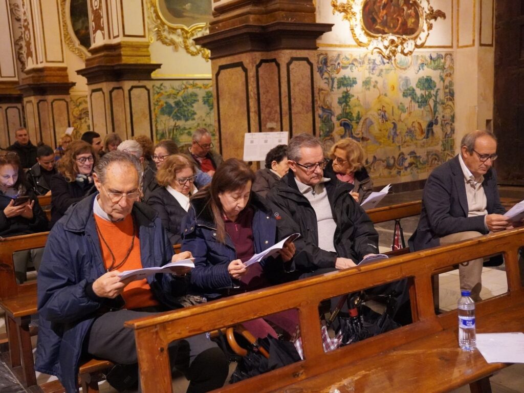 Publico presente en el recital poetico