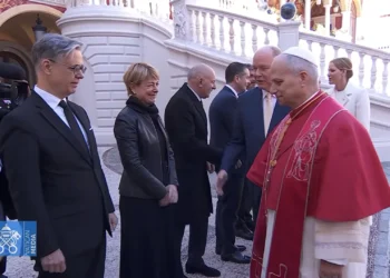 Mónaco se viste de gala para recibir al Papa León XIV en su primera visita apostólica de 2026
