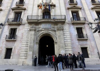 De la misión al banquillo: tres años de cárcel para un sacerdote por una estafa sentimental de 65.000 euros