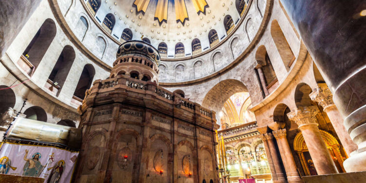 Tierra Santa: Silencio histórico en el Santo Sepulcro, puertas cerradas por la guerra 1 Tierra Santa: Silencio histórico en el Santo Sepulcro, puertas cerradas por la guerra