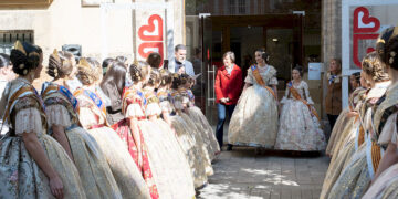 Cáritas Valencia celebra su acto fallero solidario con las Falleras Mayores y sus Cortes de Honor