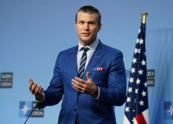 Pete Hegseth confunde las Sagradas Escrituras con un guion de 1994, el Pentágono se vuelve "Cult"