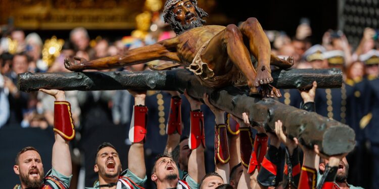 Fe y tradición en Málaga, desembarco de la Legión y traslado del Cristo de la Buena Muerte 1 Fe y tradición en Málaga, desembarco de la Legión y traslado del Cristo de la Buena Muerte