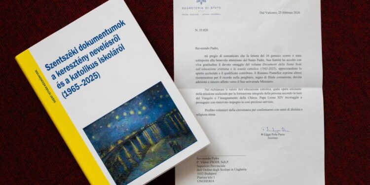 El Vaticano premia la "Brújula Educativa" de los Escolapios húngaros: Seis décadas de doctrina en un solo volumen 1 El Vaticano premia la "Brújula Educativa" de los Escolapios húngaros: Seis décadas de doctrina en un solo volumen