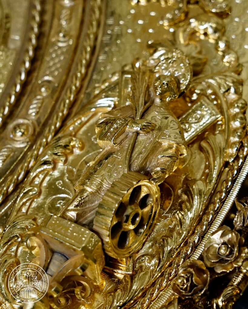 La Virgen de los Desamparados amanece hoy con Joyas Históricas, con la Aureola de las Parroquias 8 681839930 959092720174577 4831353051019620100 n