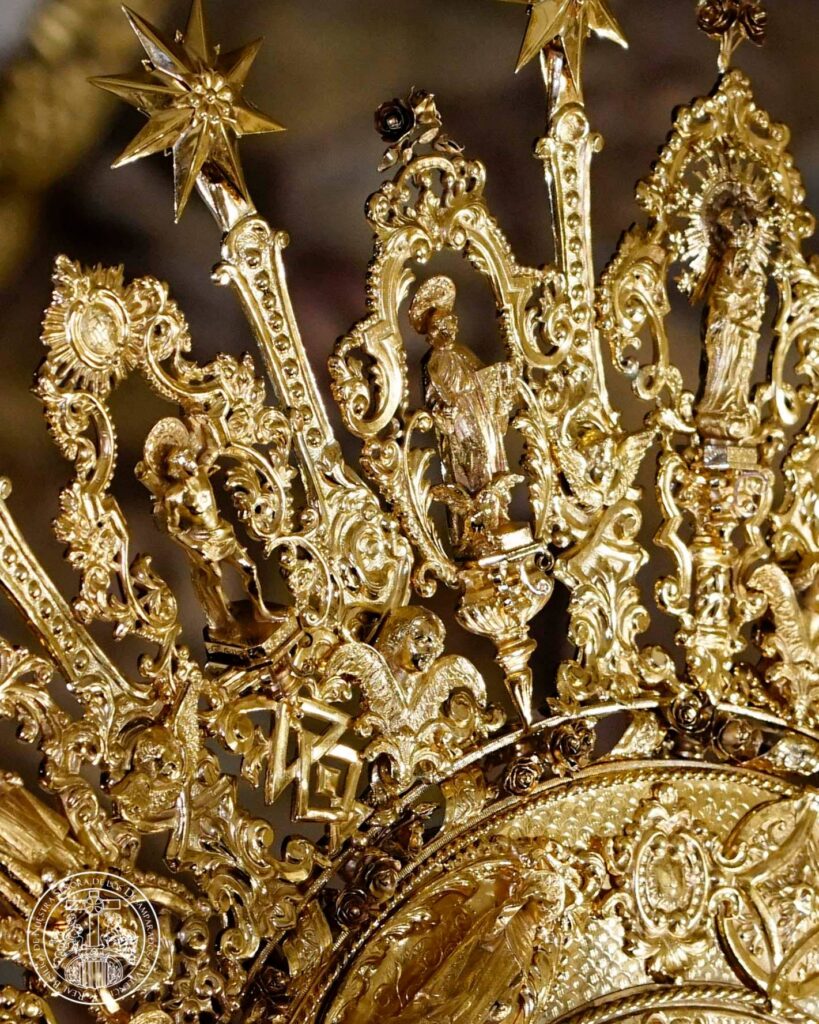 La Virgen de los Desamparados amanece hoy con Joyas Históricas, con la Aureola de las Parroquias 6 683645195 959093200174529 4282977027395223438 n
