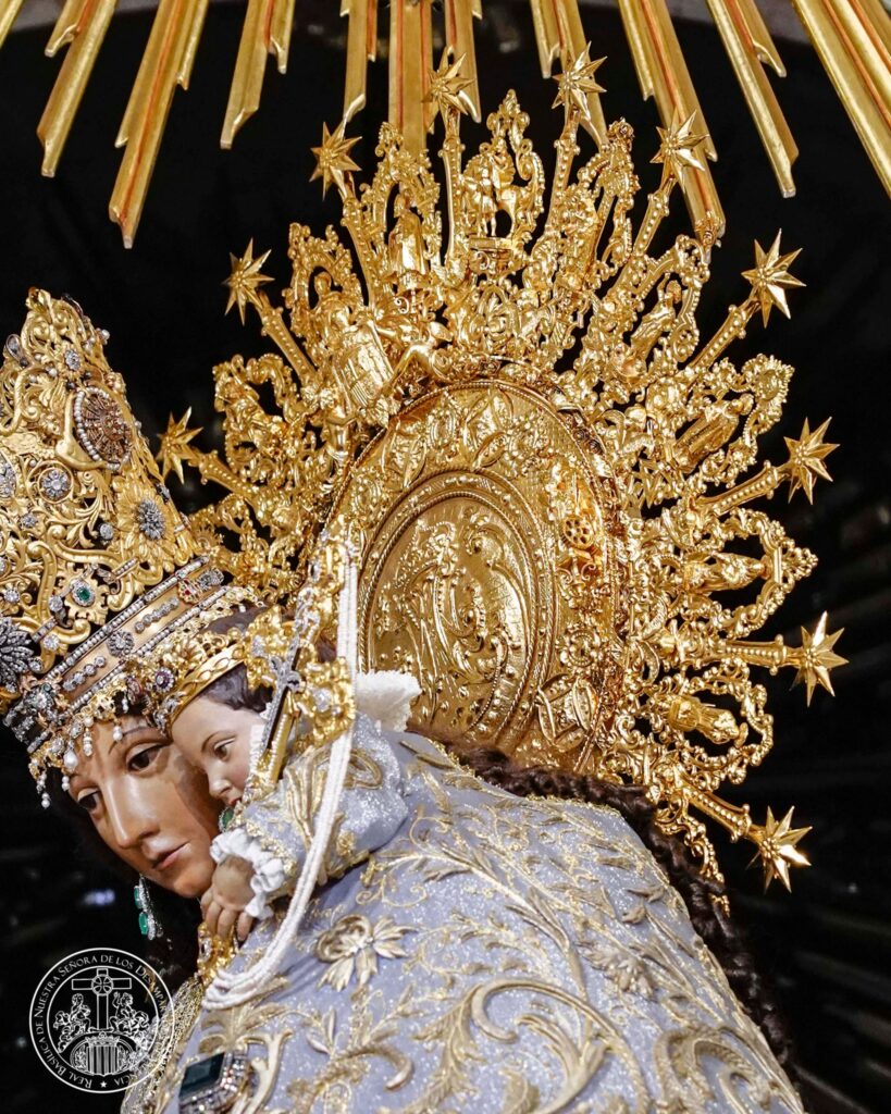 La Virgen de los Desamparados amanece hoy con Joyas Históricas, con la Aureola de las Parroquias 10 683804246 959093493507833 631516204307791968 n 1