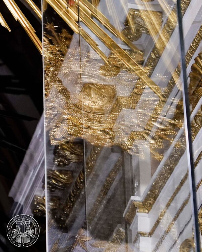 La Virgen de los Desamparados amanece hoy con Joyas Históricas, con la Aureola de las Parroquias 12 686941862 959093570174492 4971871689223517889 n