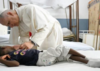 El Papa reivindica la dignidad frente a la enfermedad en Camerún