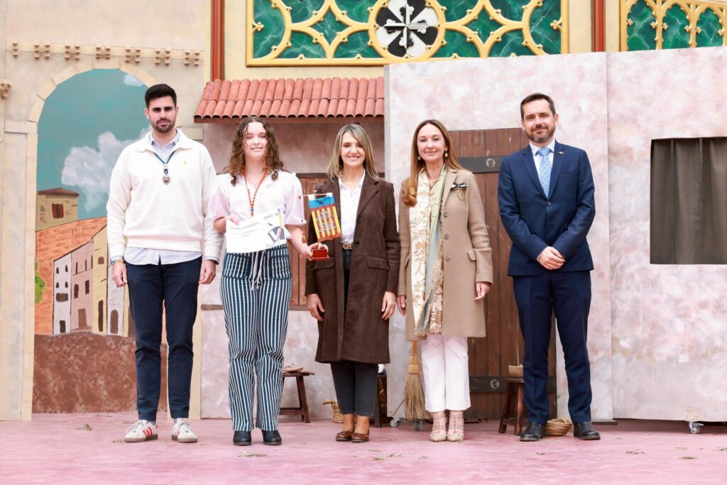 El Altar del Carmen obtiene el Primer Premio del Concurso de Milagros Vicentinos en Valencia 4 HFol89OX0AAcMXn