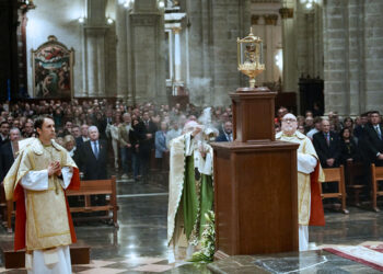 El Arzobispo de Valencia preside en la Catedral los oficios del Jueves Santo con la misa “En la Cena del Señor”