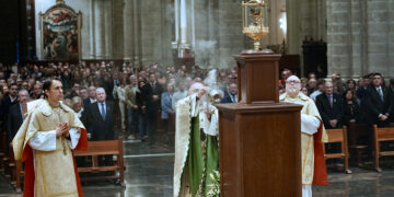 El Arzobispo de Valencia preside en la Catedral los oficios del Jueves Santo con la misa “En la Cena del Señor”