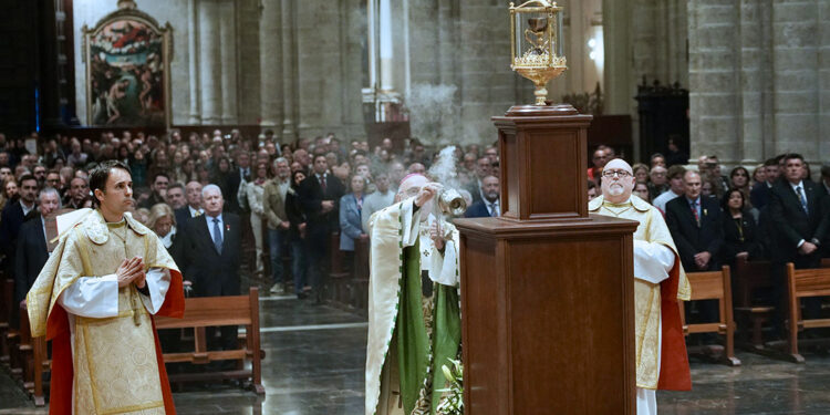 El Arzobispo de Valencia preside en la Catedral los oficios del Jueves Santo con la misa “En la Cena del Señor” 1 El Arzobispo de Valencia preside en la Catedral los oficios del Jueves Santo con la misa “En la Cena del Señor”