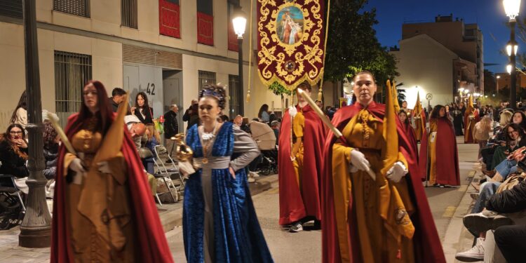 El Marítim se funde en negro: El Santo Entierro consagra la identidad de la Semana Santa Marinera 1 La Procesión del Santo Entierro de la Semana Santa Marinera de Valencia en imagenes