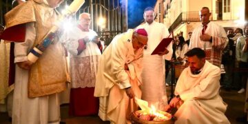 La Catedral de Valencia acoge la solemne Vigilia Pascual Presidida por el Arzobispo